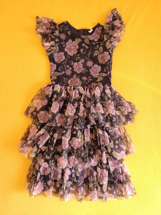 Vand doua rochite marca Waikiki si Smyk