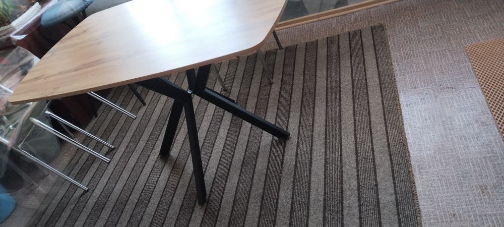 Продам стол кухонный новый