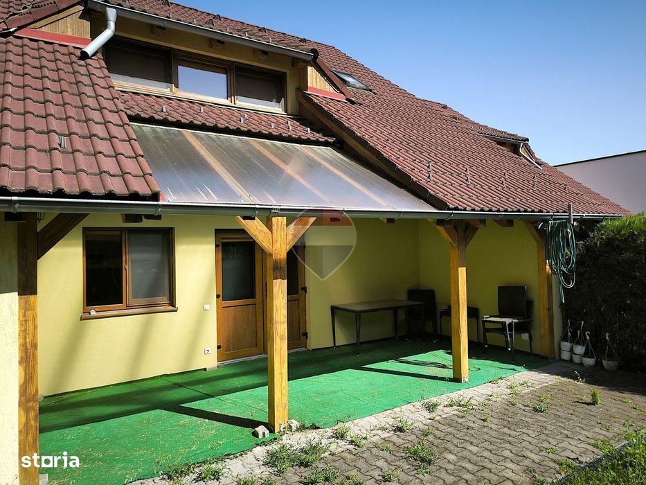 Casă / Vilă cu 4 camere de vânzare în zona Sud-Vest