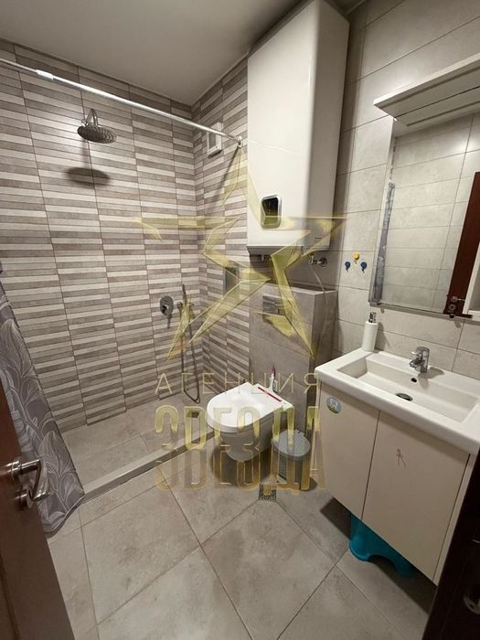 Тристаен с паркомясто в Райски Кът