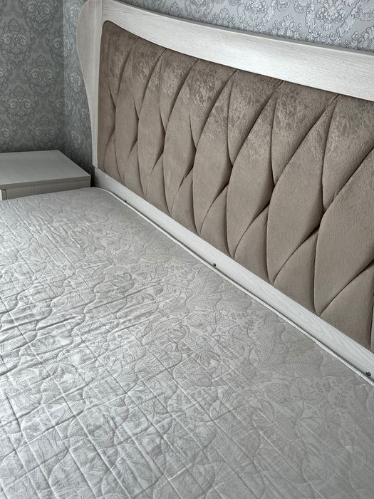 Продаётся спальный гарнитур