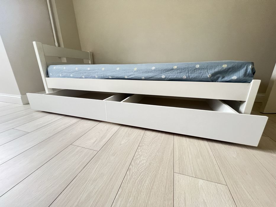 Продам кровать с матрасом