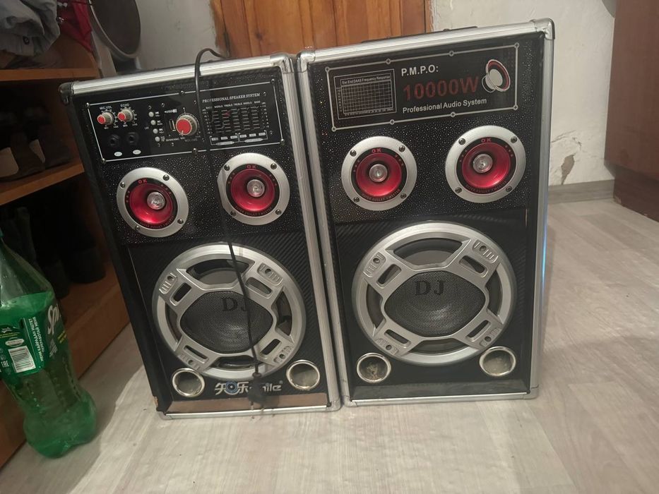 Две колонки с антеной