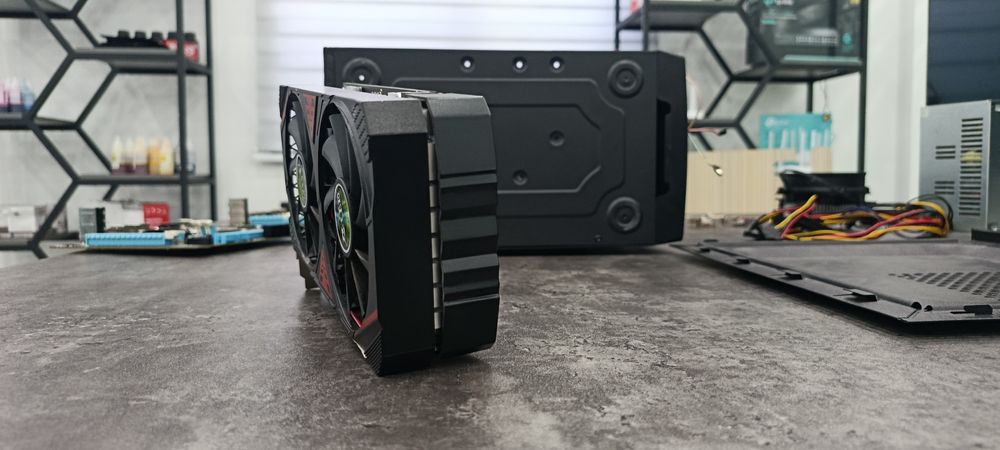 Продаю Видеокарту Rx580 на 8Gb 2048sp в хорошем состоя ний
