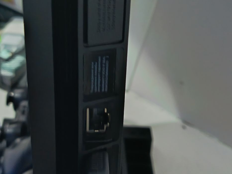 Продам пс 4 слим + 2 геймпада + 2 диска