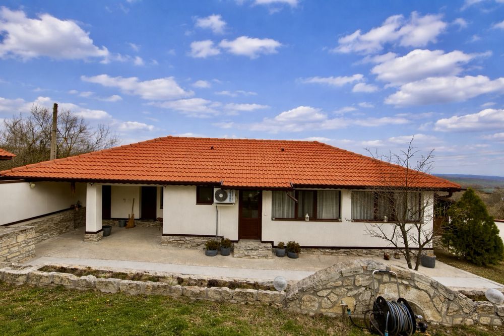 Реновирана къща - гр. Каспичан, кв. Калугерица