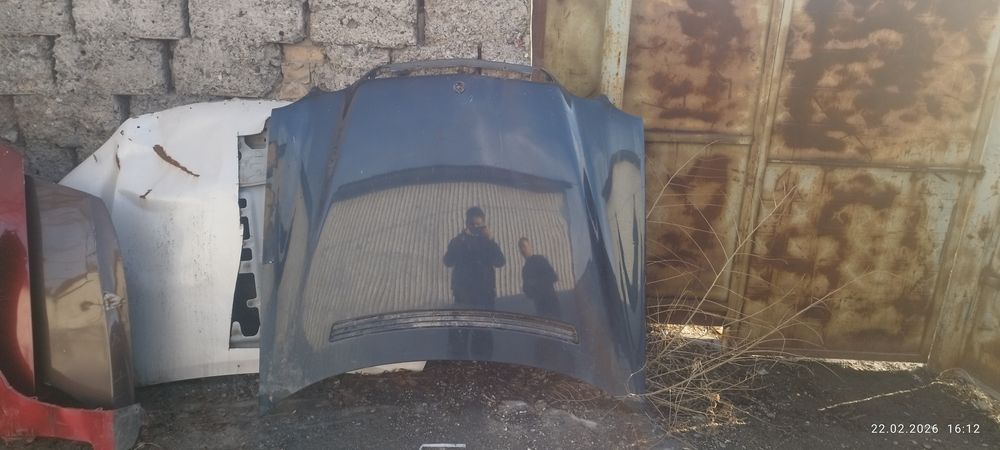 Капот Мерс 210 лупарь