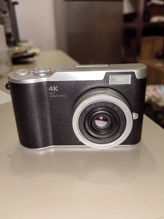 Aparat foto digital copii cu Autofocus si ecran rabatabil VALA V700