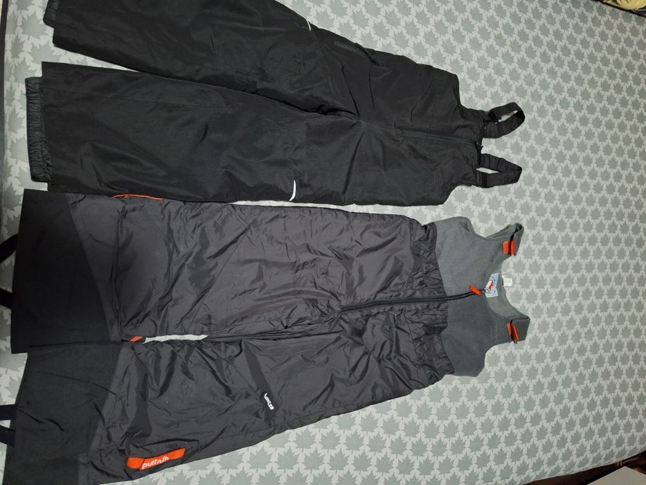 Geci groase de iarnă și pantaloni .