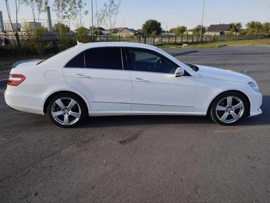 Mercedes-Benz E300, 2012 год