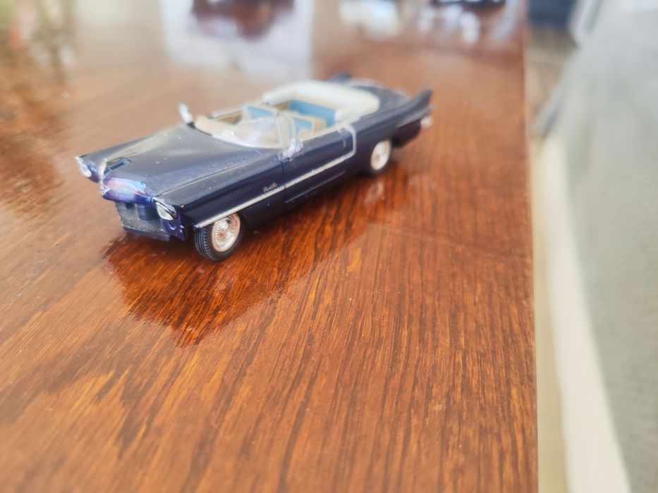 2 бр. Cadilac 1/43