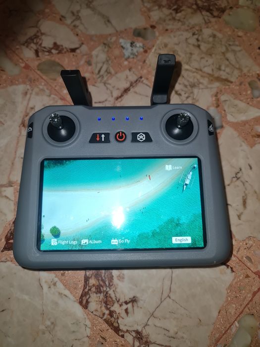 Drona 2 baterii si telecomanda noi noute