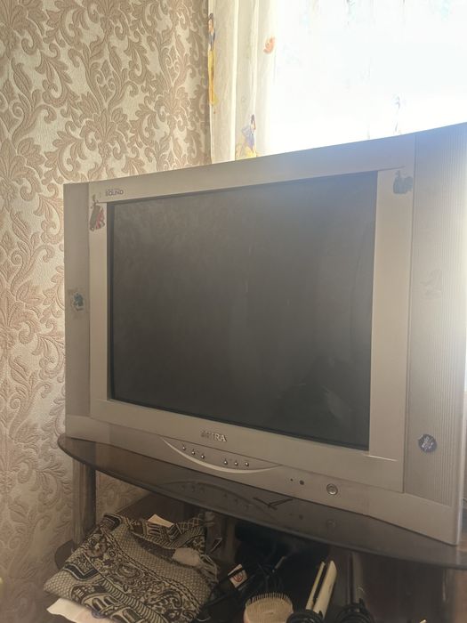 Телевизор с подставкой