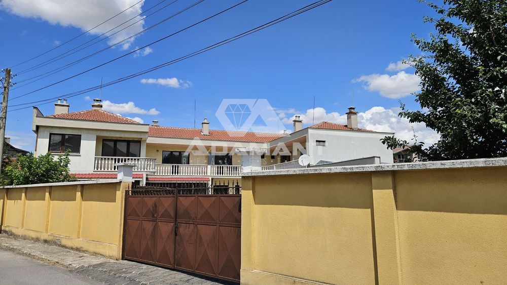 Продава се Къща в София, Връбница 1 - 630 кв.м за 1340 €/кв.м - Снимка #1