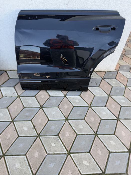Usa stanga spate Audi Q8