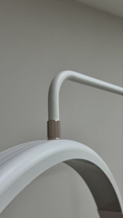 Продам белую Led лампу Luna.