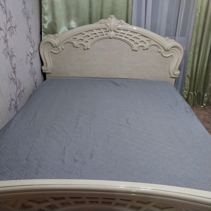 Продам спальный гарнитур