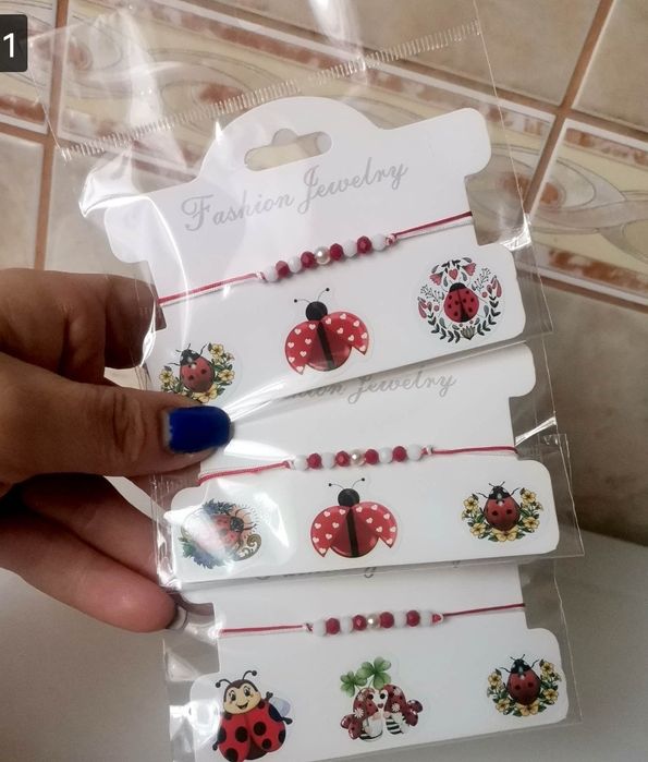 Lot 15 mărțișoare la alegere