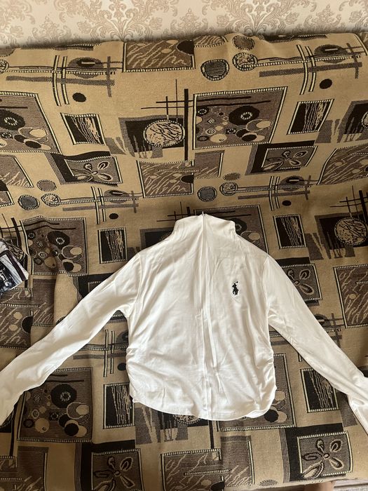 Лонгслив белом цвете очень легкая