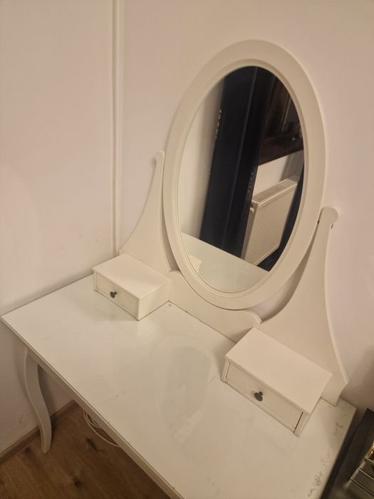 Măsuta toaleta cu oglinda Ikea