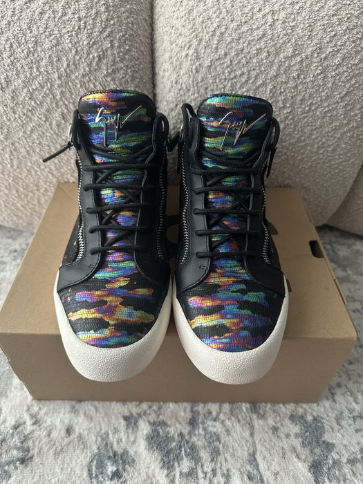 Giuseppe Zanotti Kriss