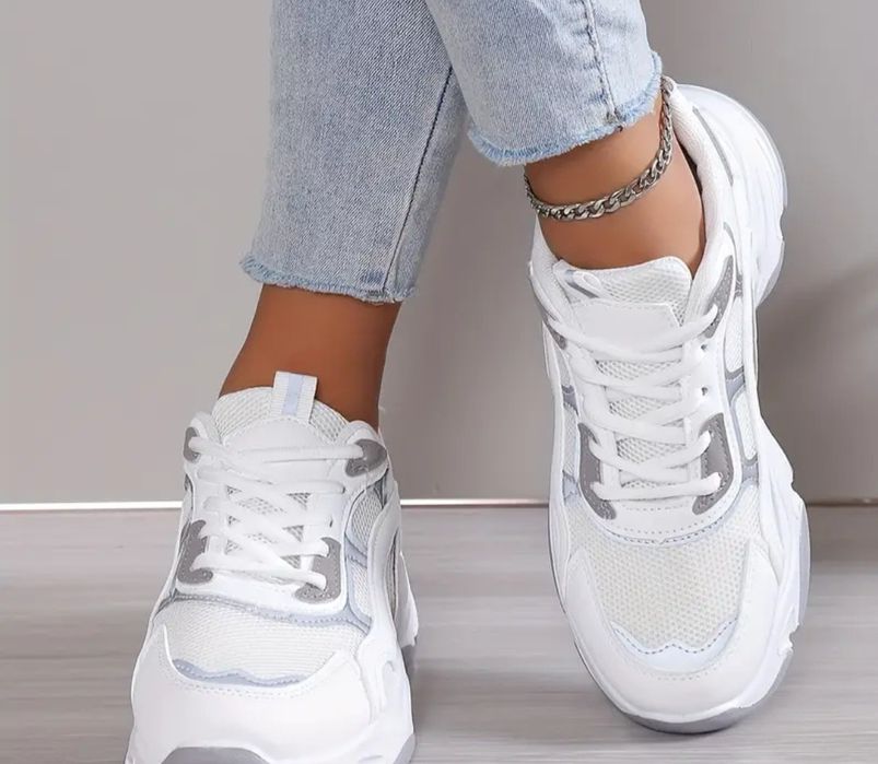 Продам кроссовки  женские