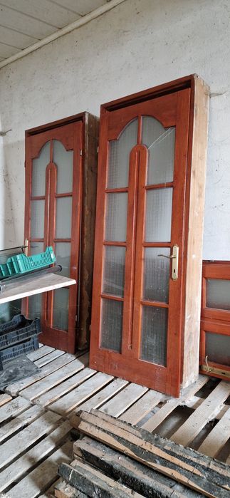 Usi stejar cu toc si fernerie