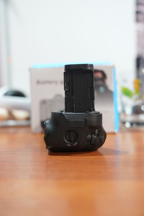 «Батарейная ручка для Canon EOS R, китайский аналог BG-E22».
«Батарейн