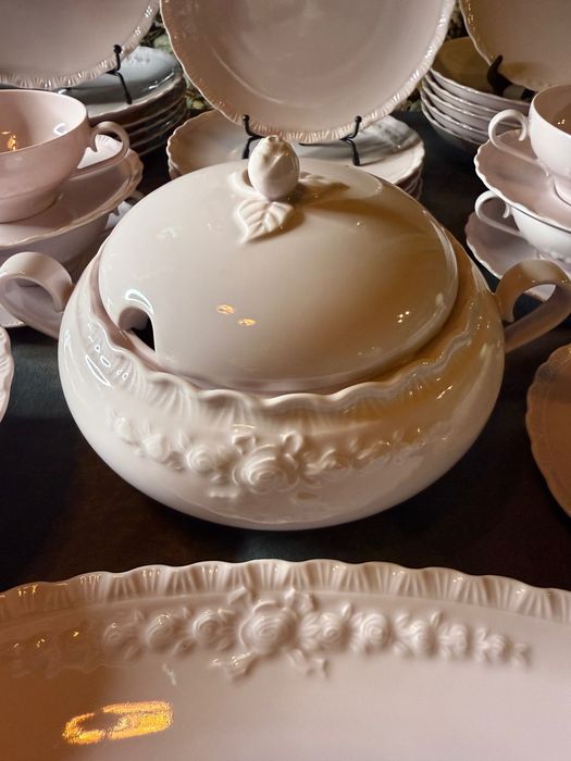 Hutschenreuther- Сервиз за хранене за 14 Нов Розов порцелан