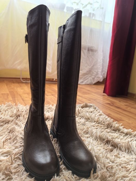 Vând cizme noi, maro, din piele naturală, mărimea 37 Gonderi(r)