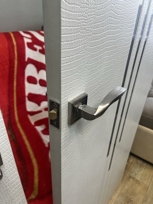 Продам дверное полотно 2 шт. Б/у