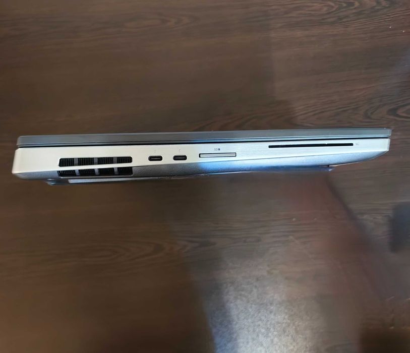 Работна станция Dell Precision 7540 Xeon E-2286M 64GB DDR4 QuadroT2000