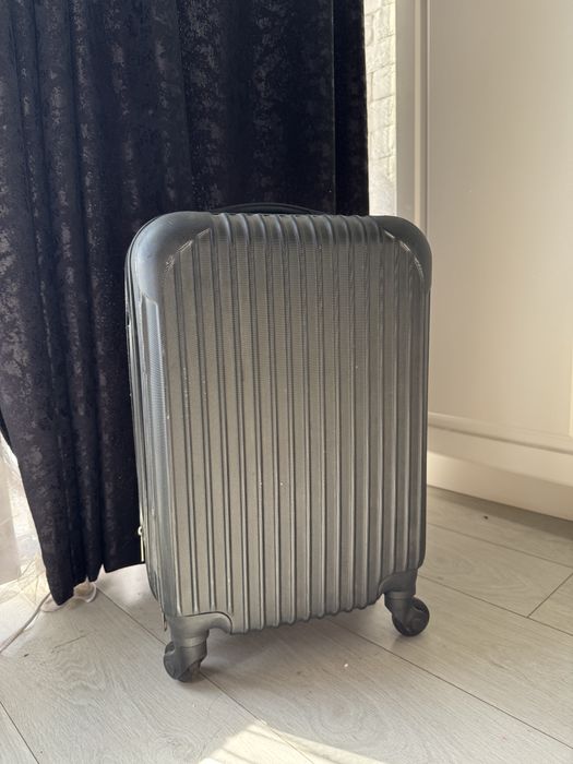 Стильный чемодан для поездок