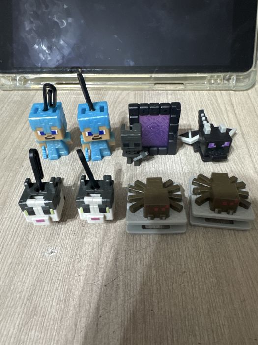 Продаю фигурки kinder Joy minecraft