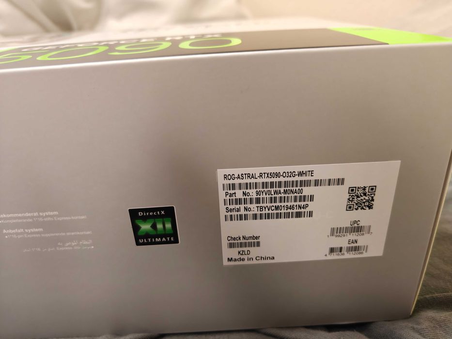 ASUS ROG Astral GeForce RTX 5090 Graphics Card white