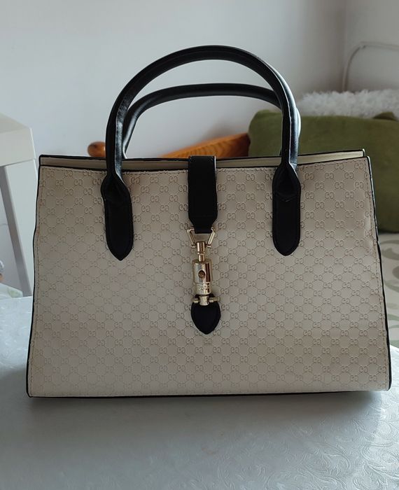 Дамска чанта - бяла с черно