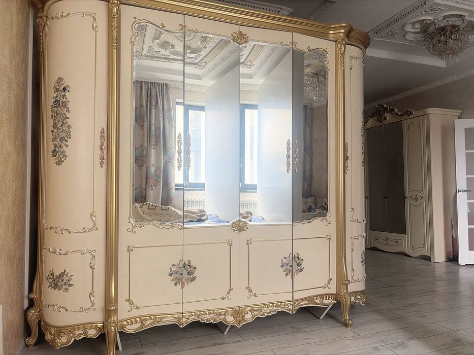 Шифоньер королевский
