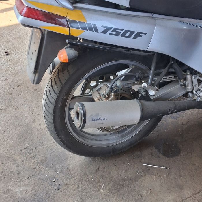 Honda VFR 750 F.
