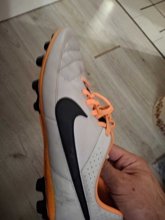 Футболни обувки,