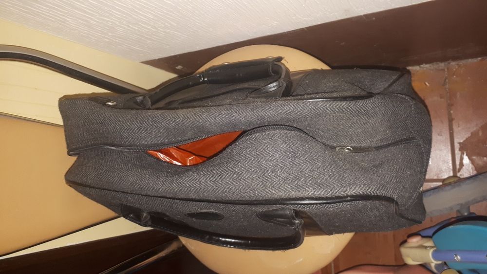 Продается спорт. сумка черного цвета