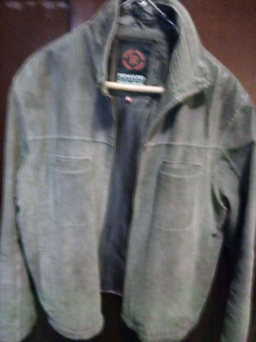 Geacă de piele model și croiala deosebită