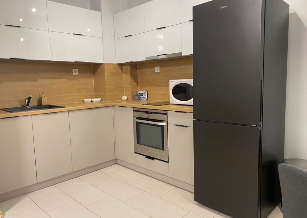 Дава се под наем Двустаен апартамент в Варна, Център - 75 кв.м за 459 € - Снимка #3