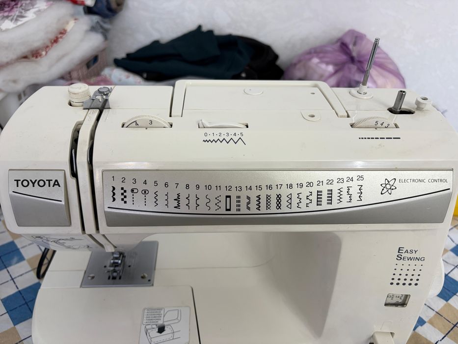 Продам швейную машинку