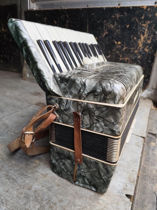 Акордеон Welt master 80 басов