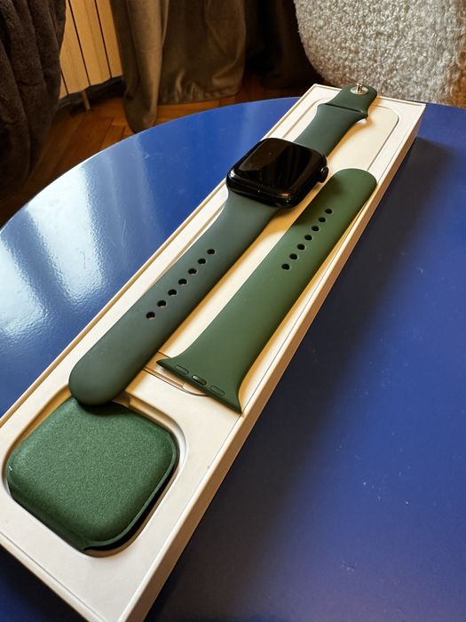 Apple watch Series 7 / 45 mm Green Sport
