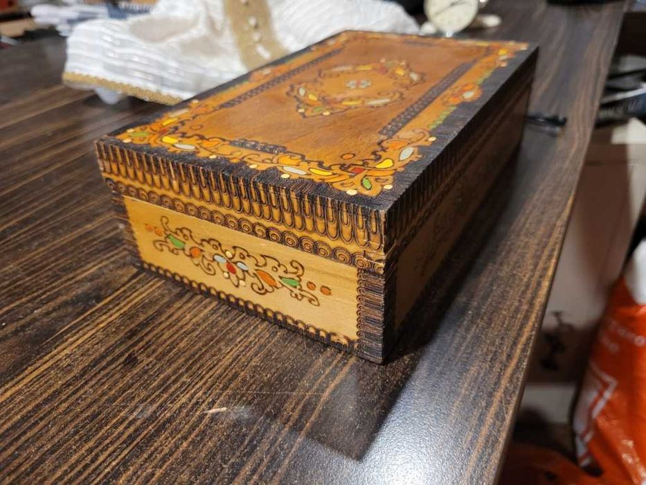 Кутия ретро от соца за ценности