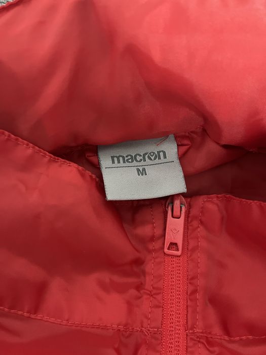 Ветровка на Macron
