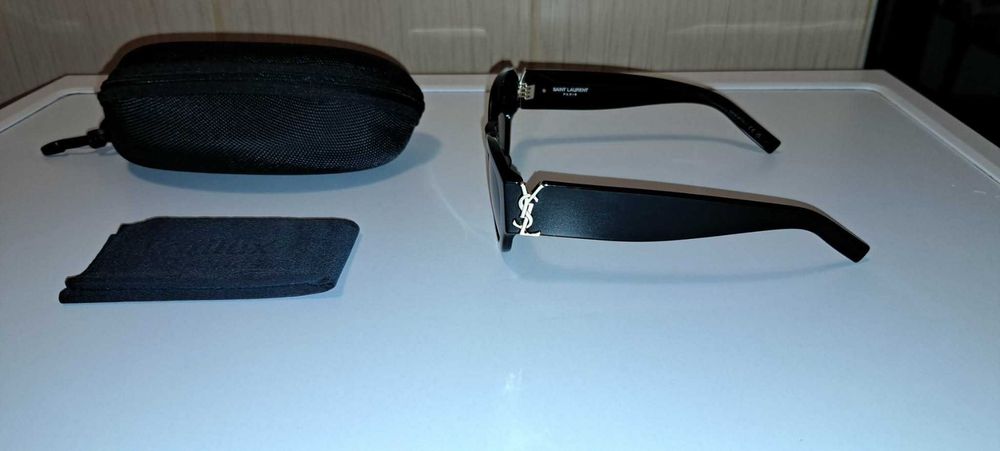 Ochelarii de soare pt Dama Saint Laurent made Italy Produs nou
