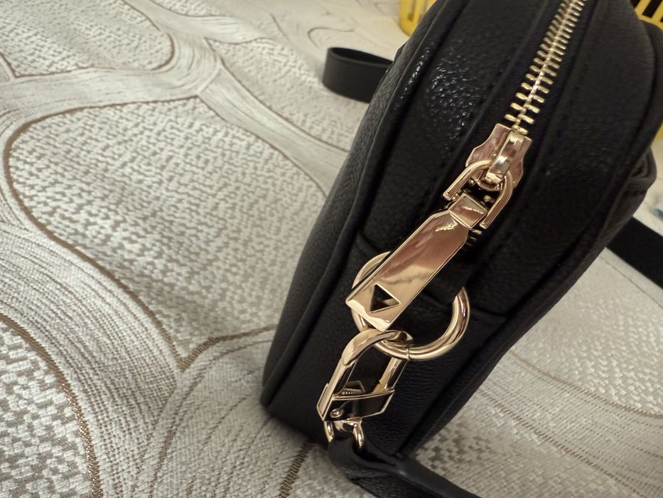 Дасмка чанта Guess