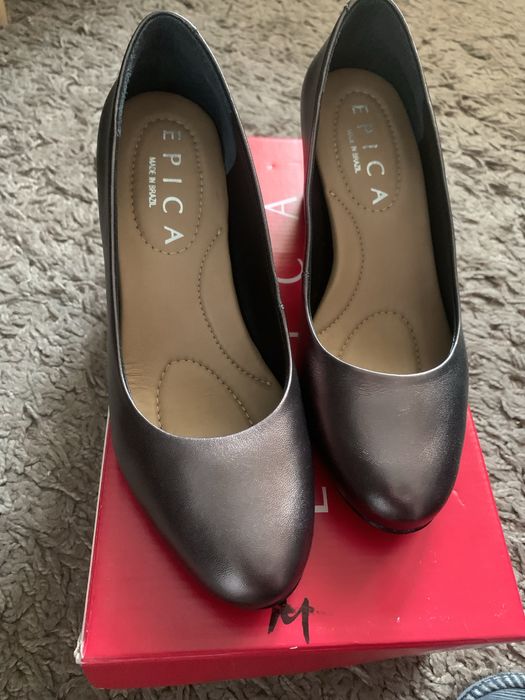 Pantofi piele eleganti, noi, nepurtati,in cutie